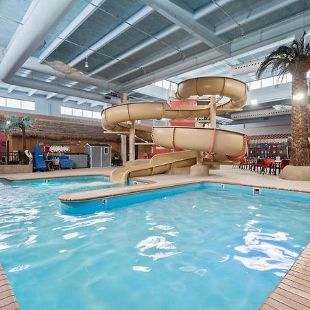 Ramada By Wyndham Sioux Falls Airport - Waterpark Resort & Event Center Exterior foto