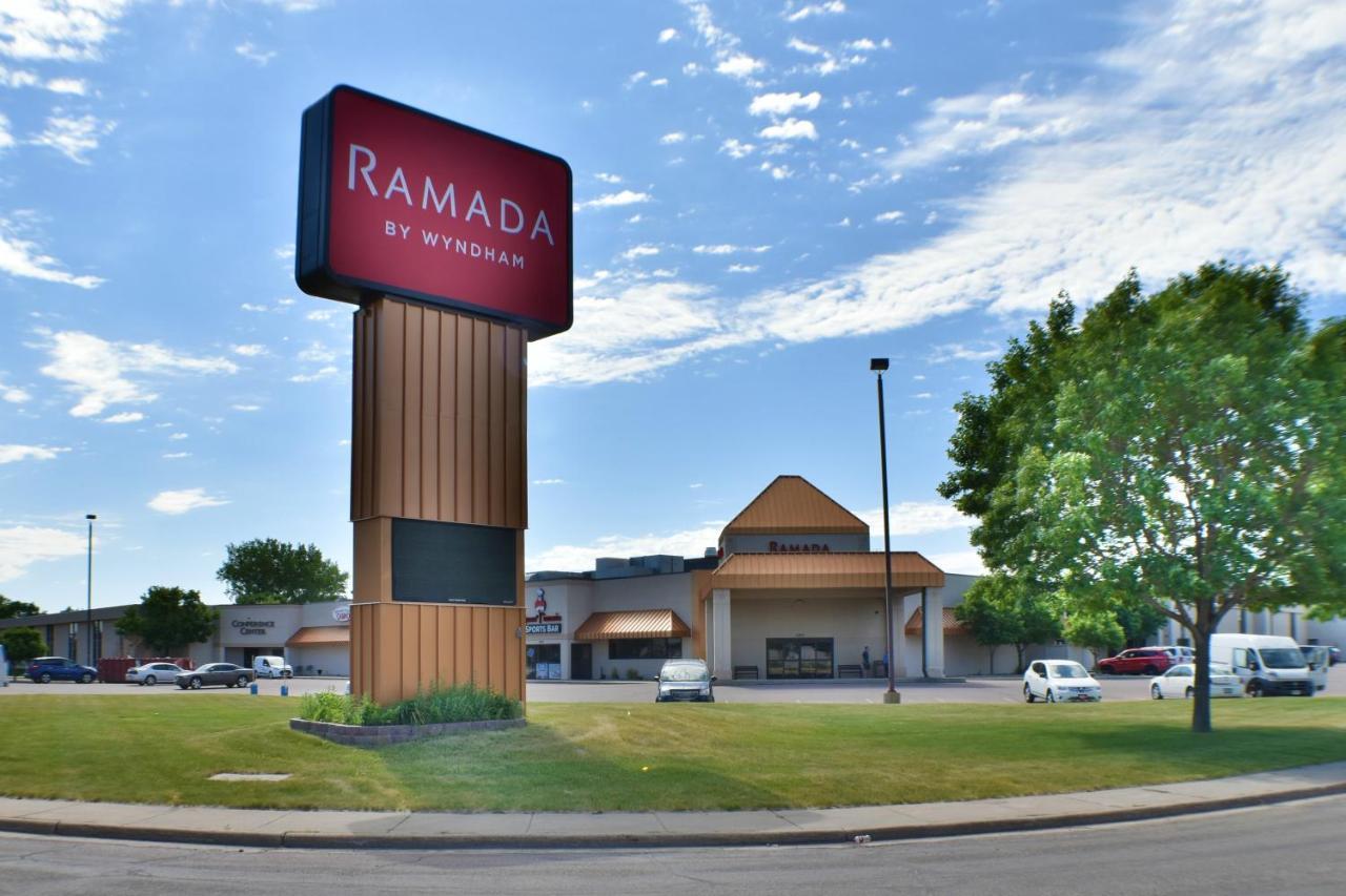 Ramada By Wyndham Sioux Falls Airport - Waterpark Resort & Event Center Exterior foto