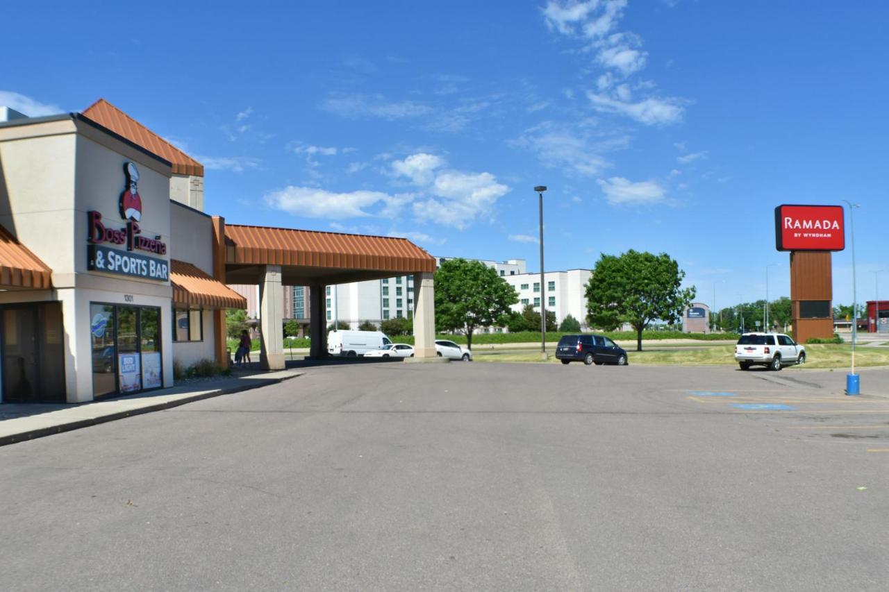 Ramada By Wyndham Sioux Falls Airport - Waterpark Resort & Event Center Exterior foto